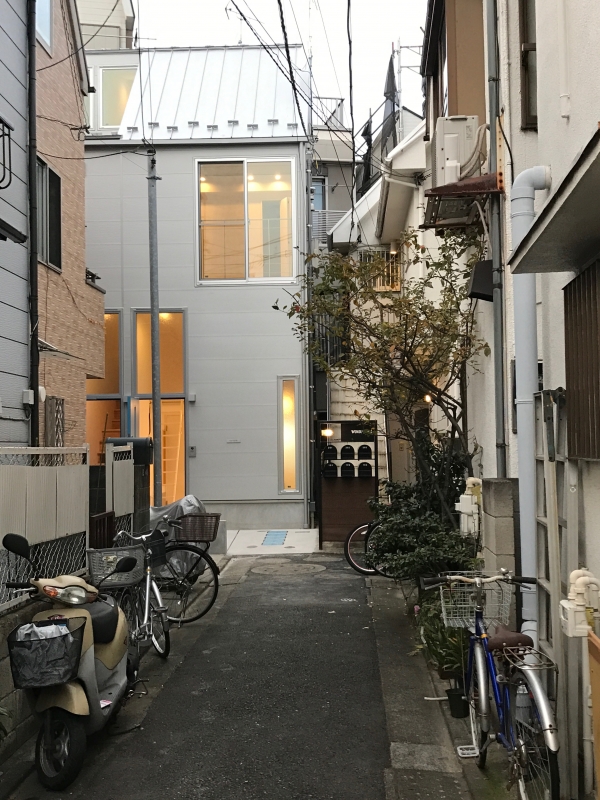 FLAT SETTE_狭隘道路端部の狭小木造長屋