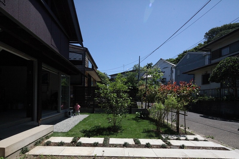 玄関土間　庭からどうぞ