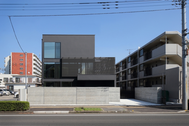 100坪の3階建てガレージハウス