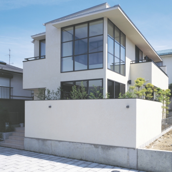 表Ｌ字型庭と裏庭のある郊外型２階建住宅