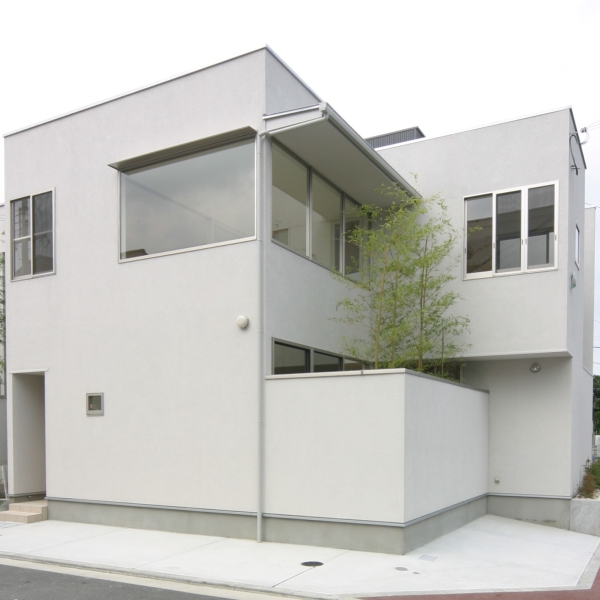 住宅と庭が並行する都市型２階建住宅