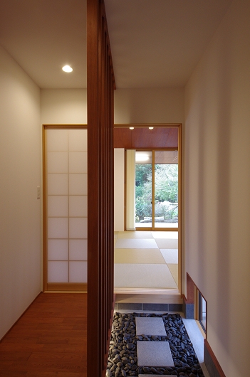 玄関内のアプローチ