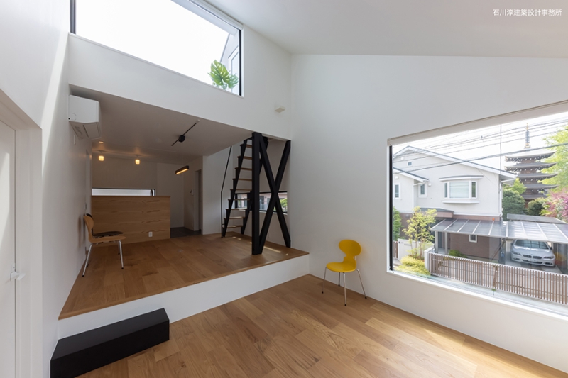 三角屋根で屋上バルコニーの家　OUCHI-50