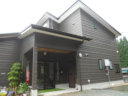 自然を感じるコテージ風住宅