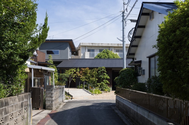 町並みに馴染む佇まい