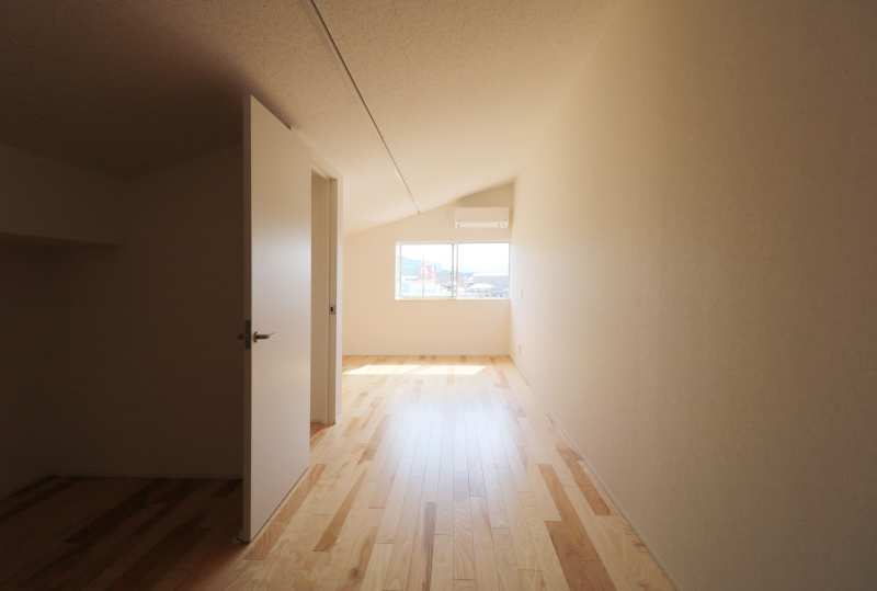小屋裏スペースを活かした事務室