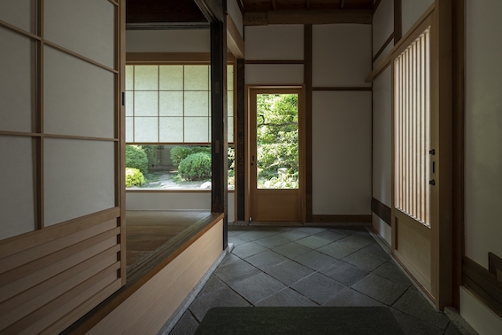 玄関