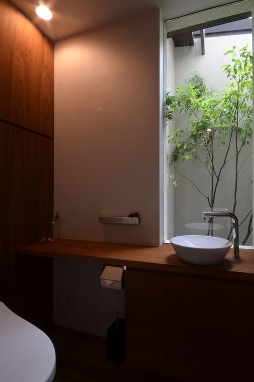 緑を感じるトイレ空間