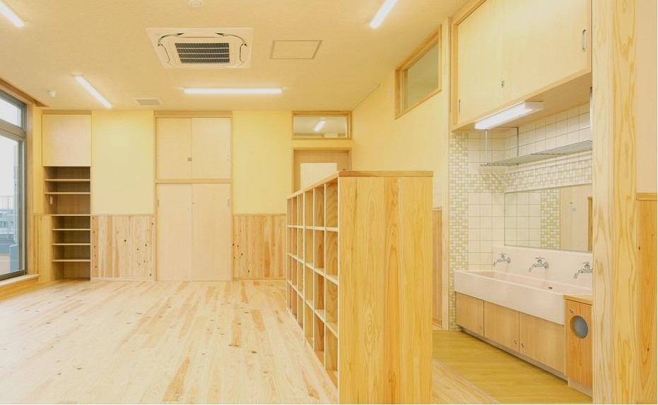 水廻りはタイル壁面により楽しさを演出
