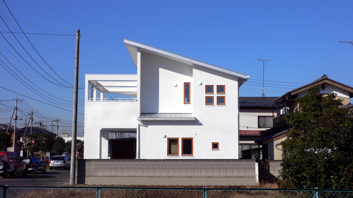 白と木のコントラストが印象的。廊下のない家