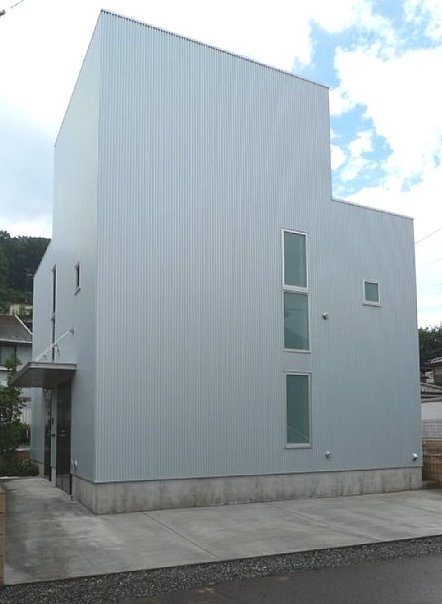 シンプルな木造３階