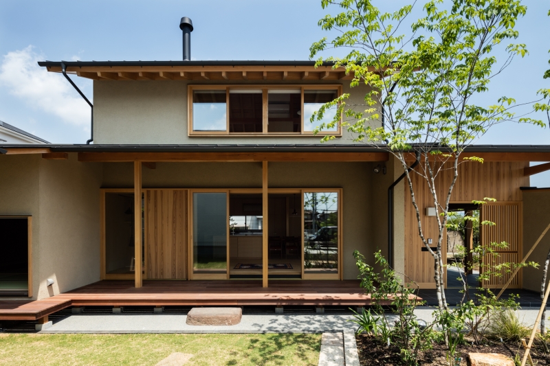 軒下空間を介して繋がる建物の内と外