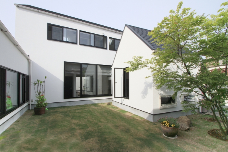 中庭にある小屋