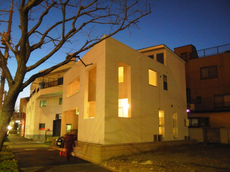 建物外観（夕景）