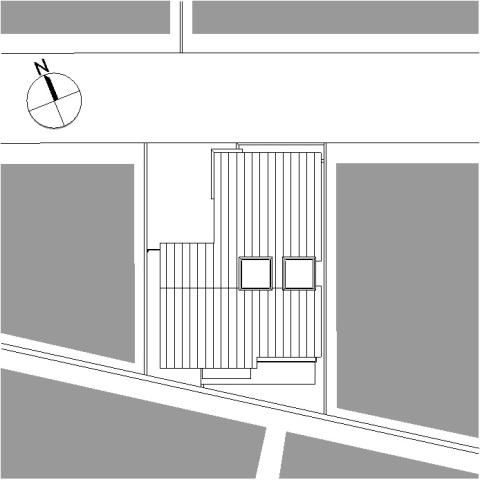 配置図（北側以外が隣家で囲まれた敷地）