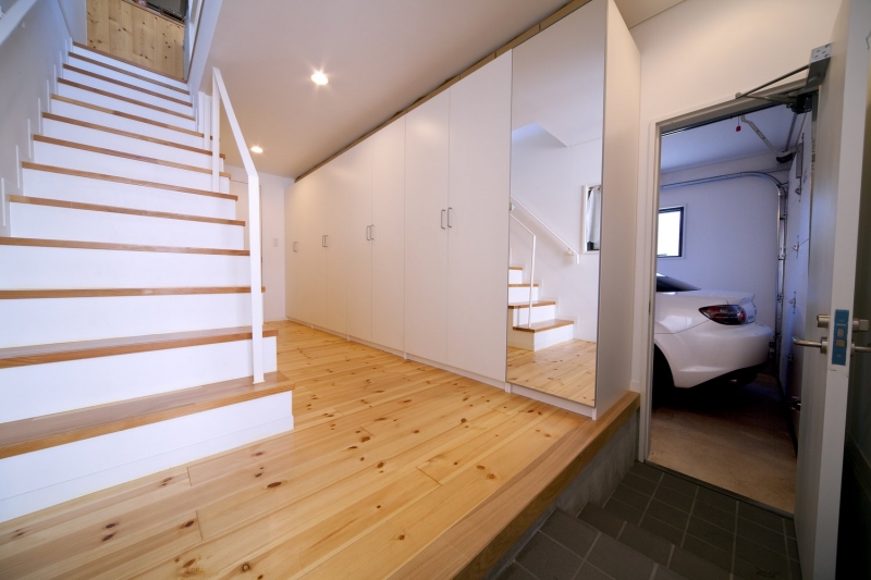 八千代の住宅　エントランスホール