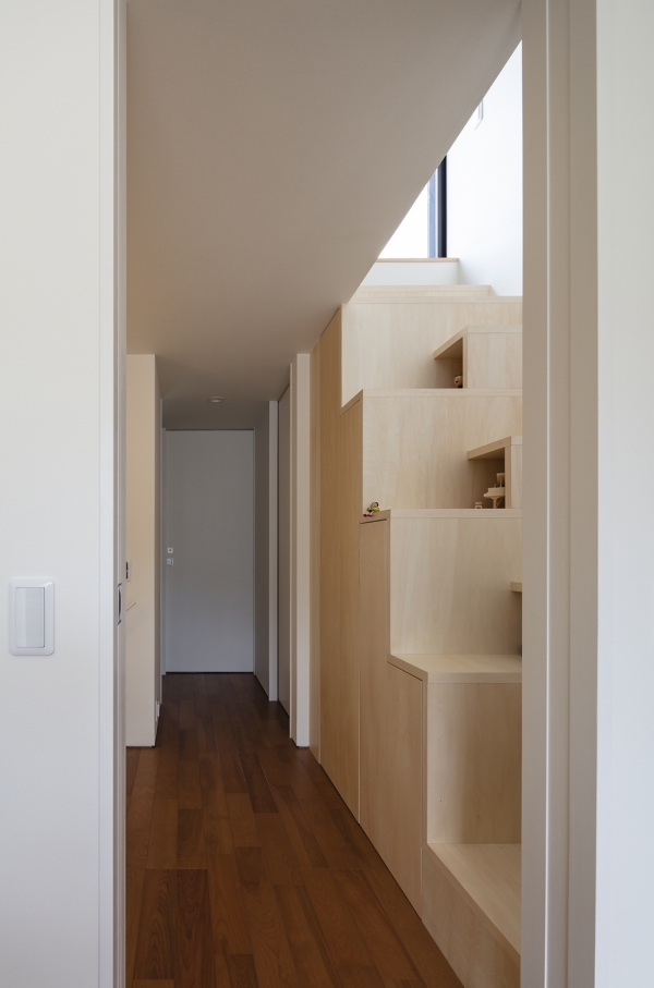 屋上テラスへの箱階段