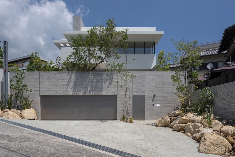 HOUSE WITH OASIS