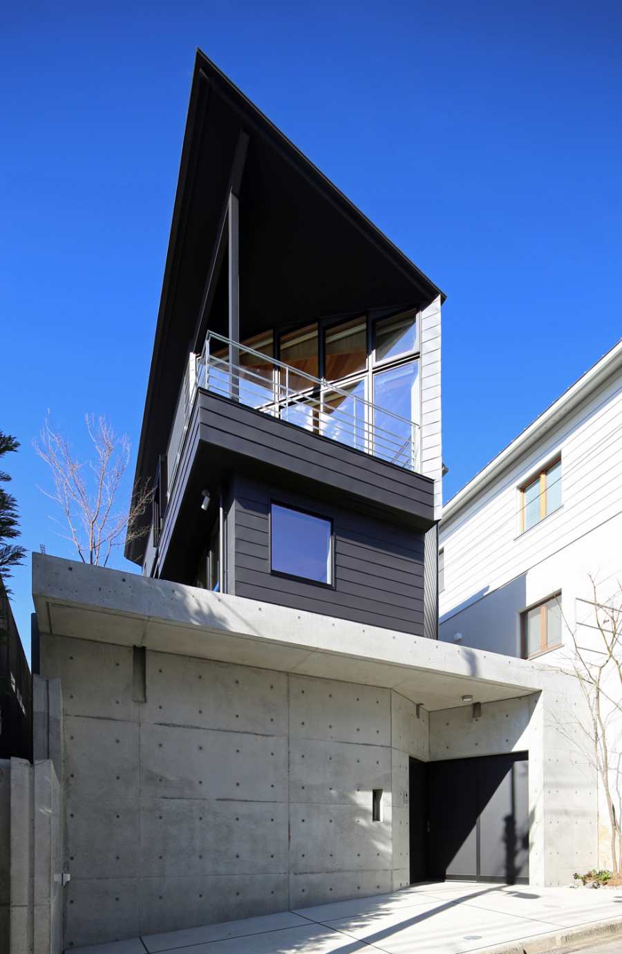 【空に向かう丘の家】の動画をUPしました