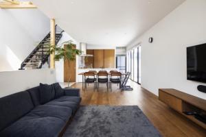 HOUSE-I