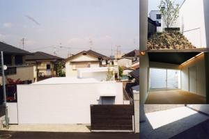 裏庭と２つの表庭のある都市型平屋住宅