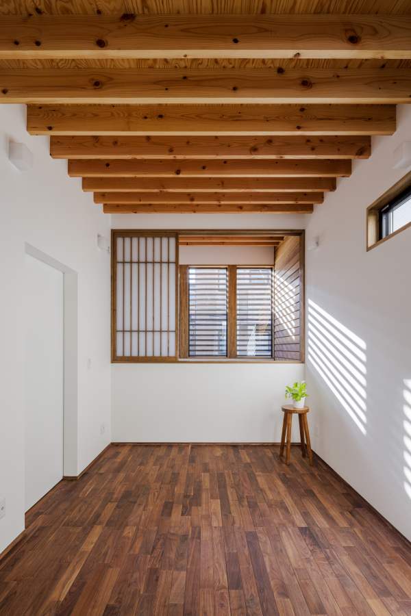 ２階の個室（ベットルーム）「光をつかむ家（light fall house）