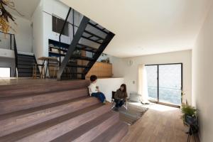 葛城山麓の家｜１つ屋根の下の２つの住まい