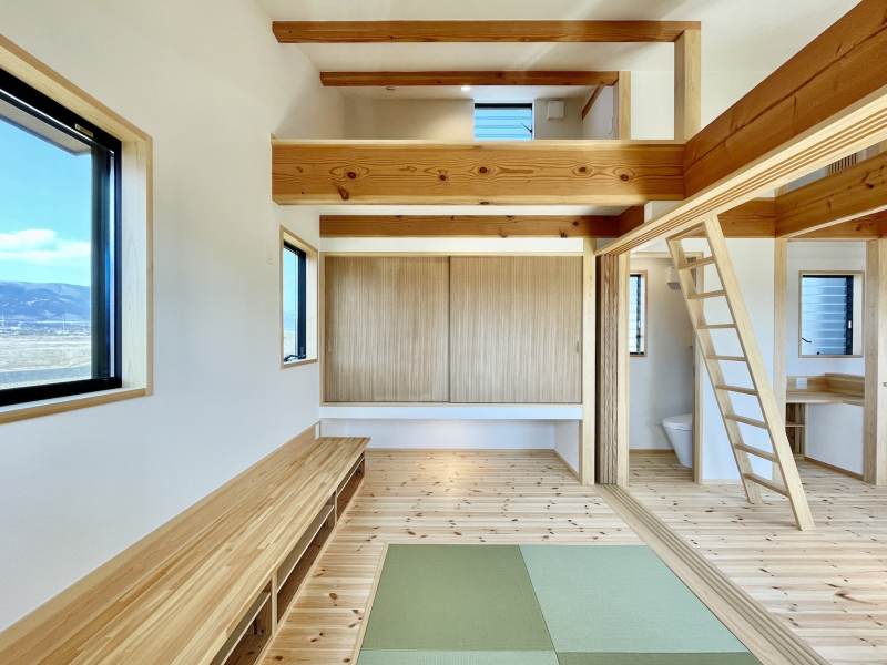 ロフトがある富士山一望できるリビング畳コーナー