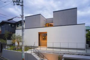 既存の庭を活用した2世帯住宅