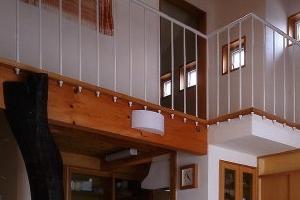 古民家のクリの古材を再利用した住まい