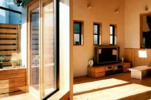 世田谷区の緑化屋根のある呼吸する木の住まい