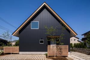 castor｜単純な大屋根形状に普遍的な間取りを、 立体的断面形状で組み込んでみる。