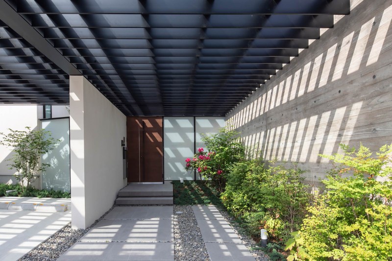 門扉とアプローチ