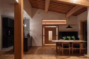 伊吹山を望む花火テラスのある家