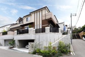 重厚な雰囲気漂う落ち着いた邸宅