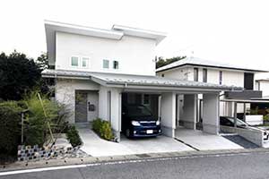 緑の借景が美しいガレージハウス