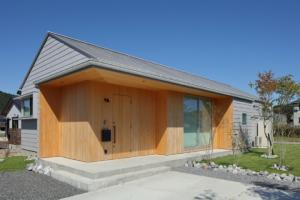 加茂の家－平屋の住まい－切妻屋根と大きな庇