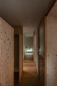 クローゼットから廊下、玄関