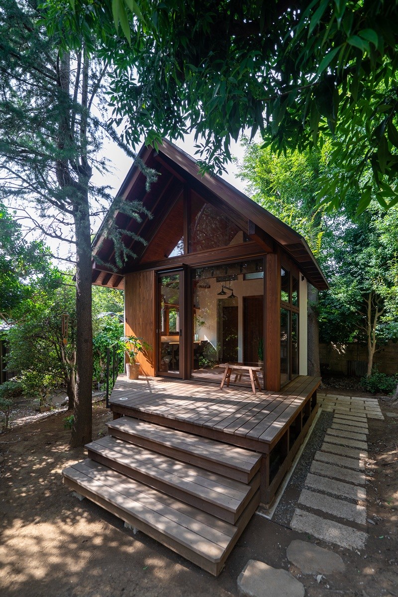 庭先の小さな部屋