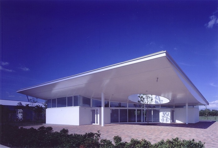 軒下空間が内部と外部をつなぐ