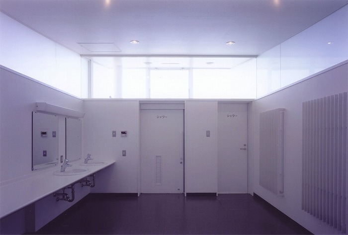 採光とプライバシーを両立させる欄間