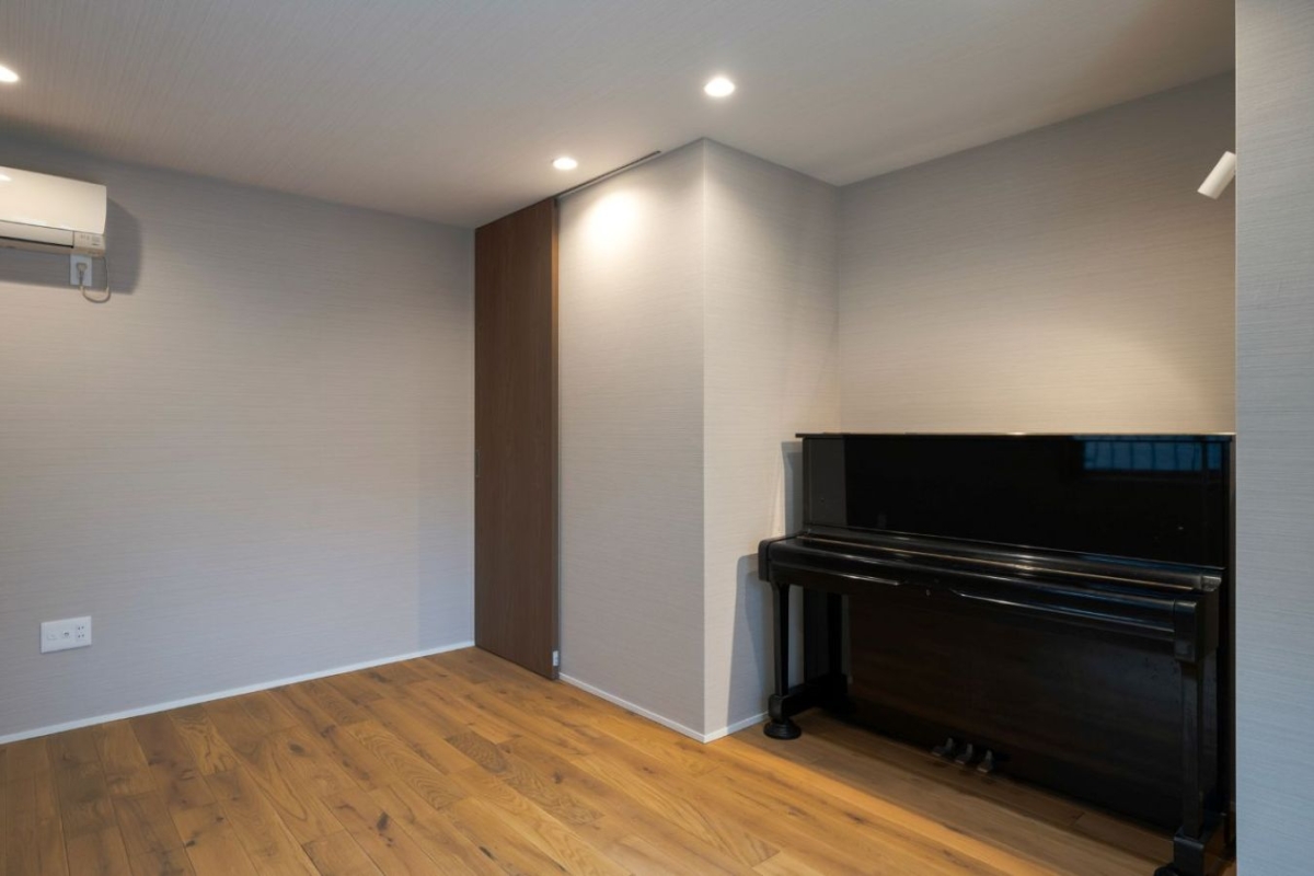 内観　ピアノ室