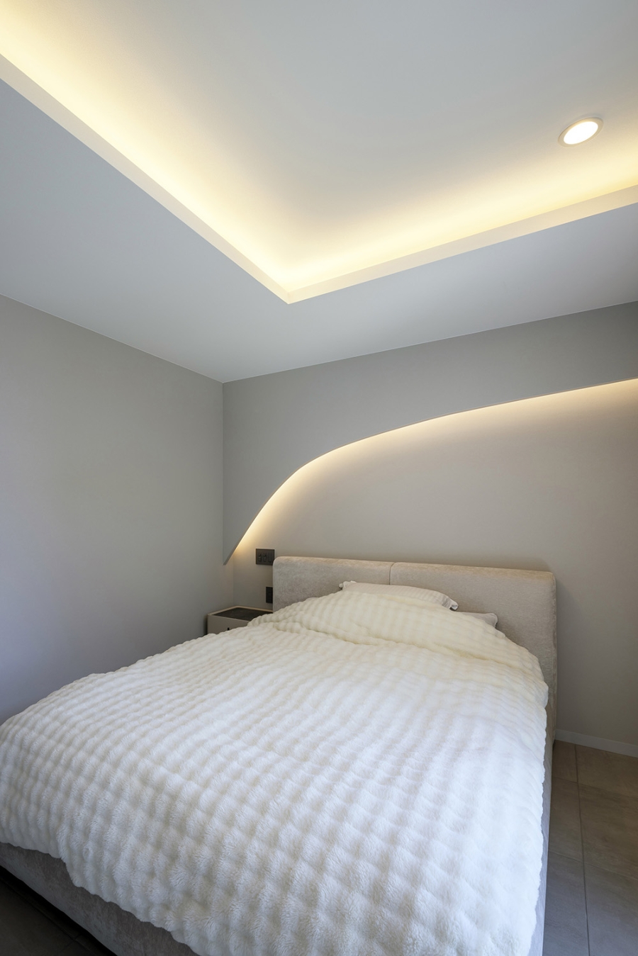 寝室　間接照明