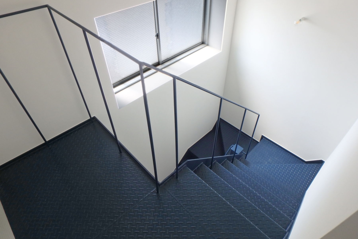 京終くるり｜階段室