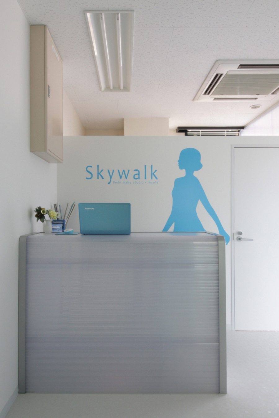 Skywalk｜受付カウンター