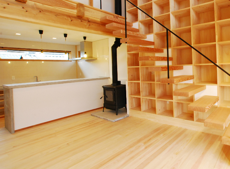 漆喰塗り壁・木組みの家