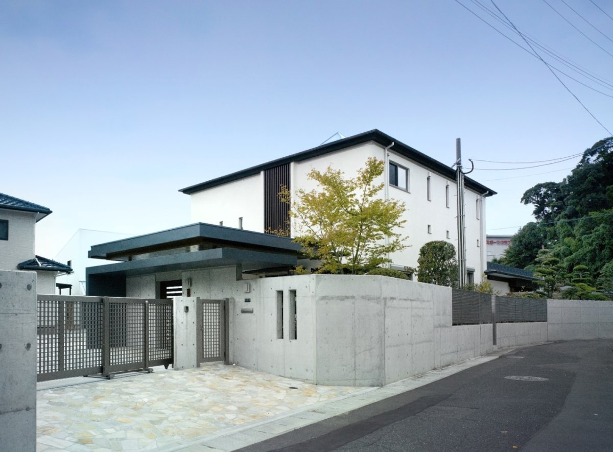 方形の屋根の家