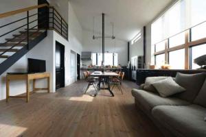 house-W-C
