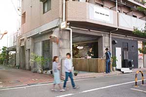 街に開いたオープンキッチン