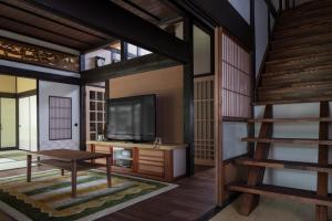 母屋と蔵を改装し三世代古民家へ